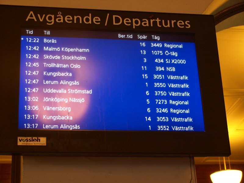 Zugzielanzeige im Bahnhof Gteborg. Auf Gleis 11 wartet meiner :) Fotografiert am 12. Juni 2009.