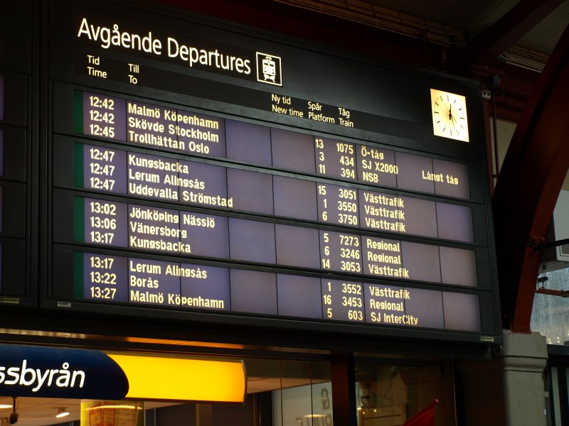 Zugzielanzeige im Bahnhof Gteborg. Auf Gleis 11 wartet meiner :) Fotografiert am 12. Juni 2009.