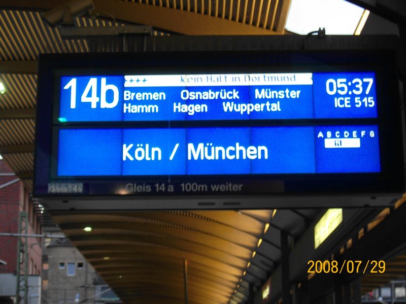 Zugzielanzeige des ICE 515 von Hamburg Altona nach M�nchen Hbf am Morgen des 29.07.08 im Hamburger Hbf.