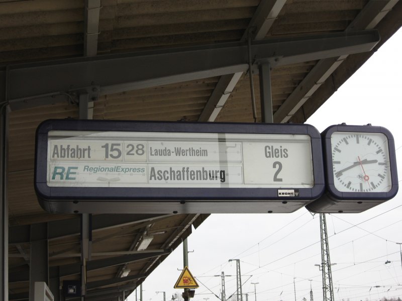 Zugzielanzeiger in Crailsheim auf Gleis 2 am 18.3.07