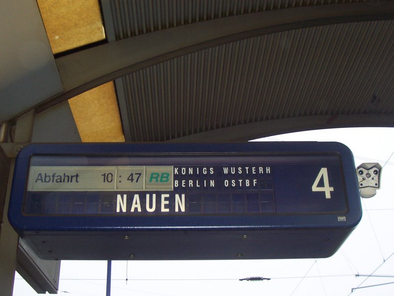 Zugzielanzeiger des Bahnhofes Lbbenau/Spreewald. Hier zu sehen die RB14 nach Nauen. Ab und zu gibt es auch mal richtige Zugzielanzeigen im Spreewald.