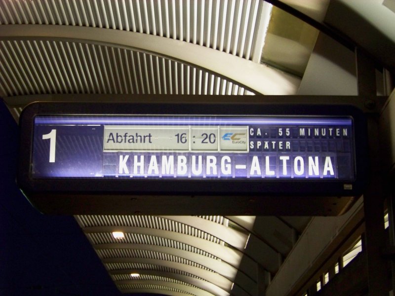 Zugzielanzeiger des EC 340 von Krakow Glowny nach Hamburg-Altona im Lbbenauer Bahnhof. 29.12.2008