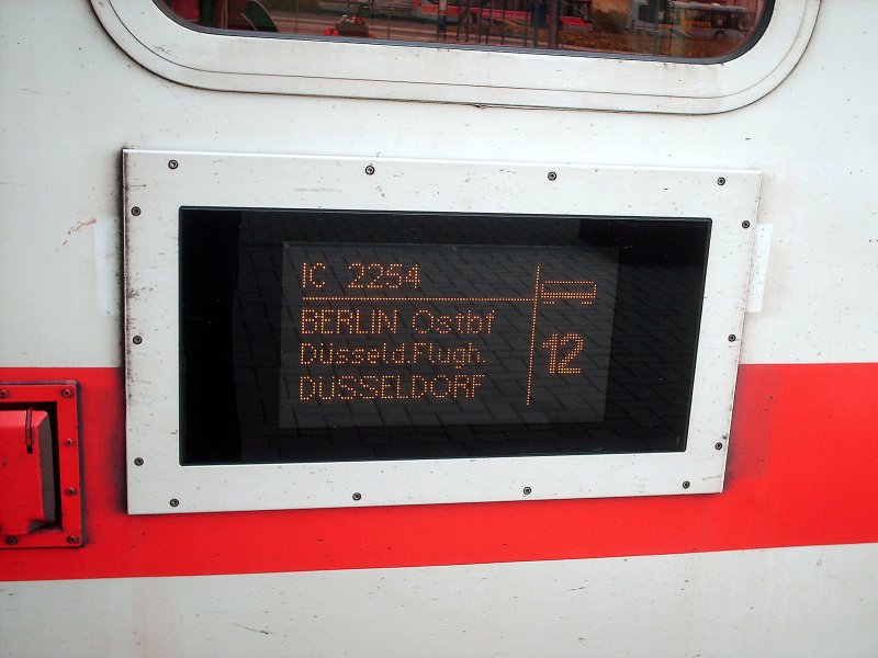 Zugzielanzeiger des InterCity 2254(Mo-Fr) von Bln. Ostbahnhof nach Dsseldorf Hbf.(Sa/So als IC 2154 von Bln. Gesundbrunnen)