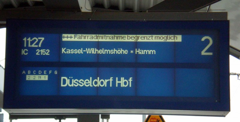 Zugzielanzeiger in Erfurt Hbf, 4.4.08