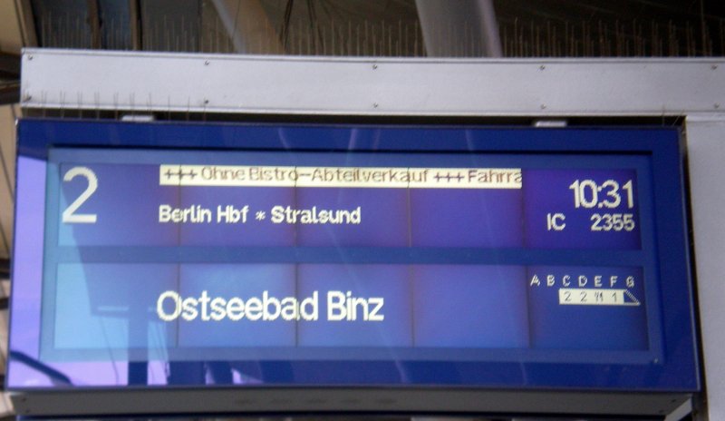 Zugzielanzeiger fr IC 2355 Dsseldorf-Ostseebad Binz in Erfurt Hbf, da kein Bistro vorhanden war, wurde im Zug ein  Notverkauf  eingerichtet und Reisende sollten sich laut Lautsprecheransagen doch im Bahnhof mit Speisen und Getrnken versorgen....30.07.2008