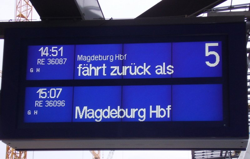 Zugzielanzeiger fr den wendenden Regionalexpress von und nach Magdeburg im Erfuter Hauptbahnhof. Sieht schon etwas komisch aus, oder? Erfurt scheint der einzige Bahnhof zu sein, der das so anzeigt.... 22.11.2007