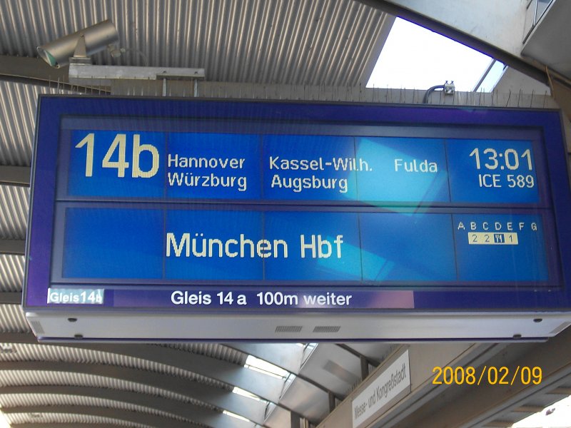 Zugzielanzeiger im Hamburger Hbf f�r den ICE 589 nach M�nchen Hbf. 09.02.08.