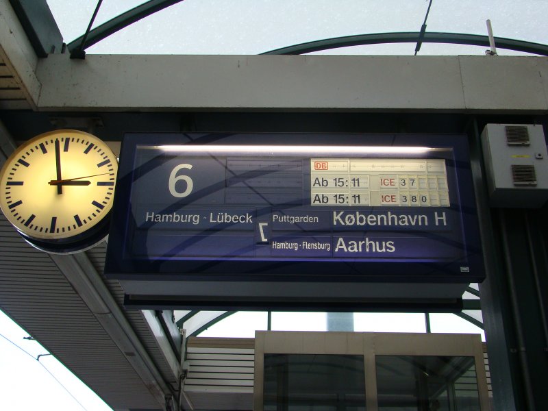 Zugzielanzeiger vom ICE 37 / ICE 380 nach Kobenhavn und Aarhus. Aufgenommen am 29.12.2007 Berlin Ostbahnhof.