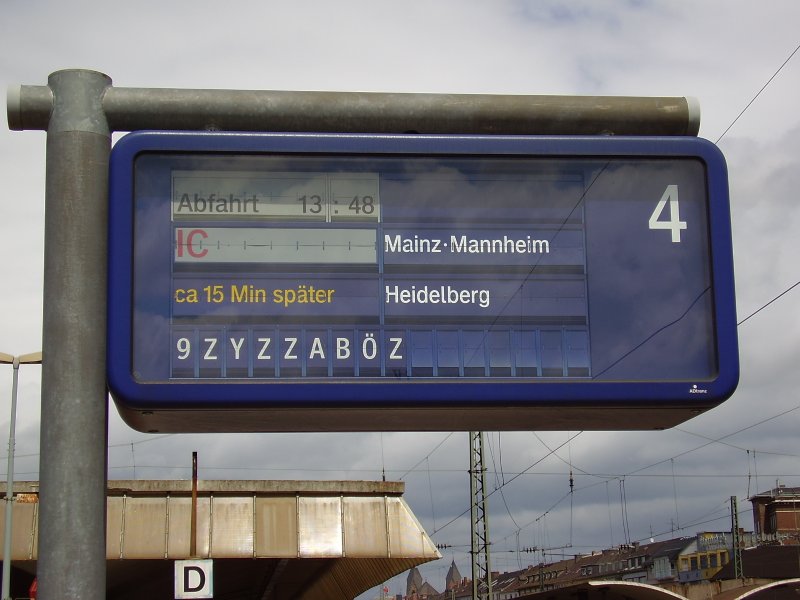 Zugzielanzeiger in Koblenz Hbf.Man knnte glauben der IC fhrt nach Wales oder so.Aber er fhrt nur bis Stuttgart.19.5.2006