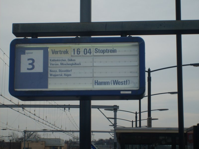 Zugzielanzeiger in Venlo f�r den Maas-Wupper-Express (RE 13) nach Hamm.