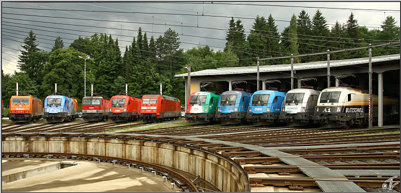 Zum 100 J�hrigen Tauernbahnjubil�um gab es am 6.6.2009 auch eine Parade in Villach.Zu sehen sind die Loks Linea E186 909, 1116 250 Feuerwehr, 1044 018, 1116 073, DB 101 090, 1216 004 Italien, 1116 080 UEFA, 1016 023 Kyoto, 1116 038 Siemens und 1116 280 A1.