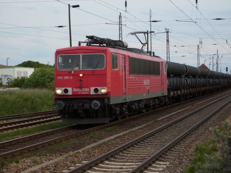 Zum dritten Mal kam am 06.Juni 2009 der Rohrzug aus Mhlheim nach Mukran durch Bergen/Rgen gefahren.Hier wurde der Zug von der 155 081 gezogen.