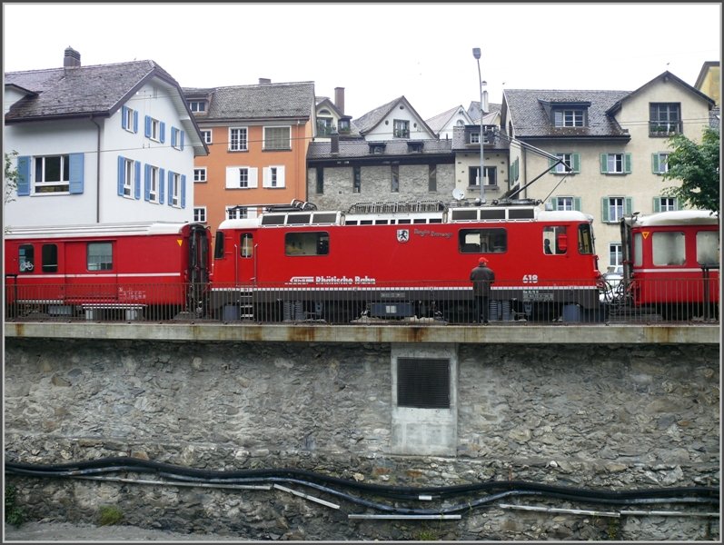 Zum Glck ist das Bachbett der Plessur in Chur so tief, dass es die Geleise der RhB nicht erreichen kann. (13.07.2008)