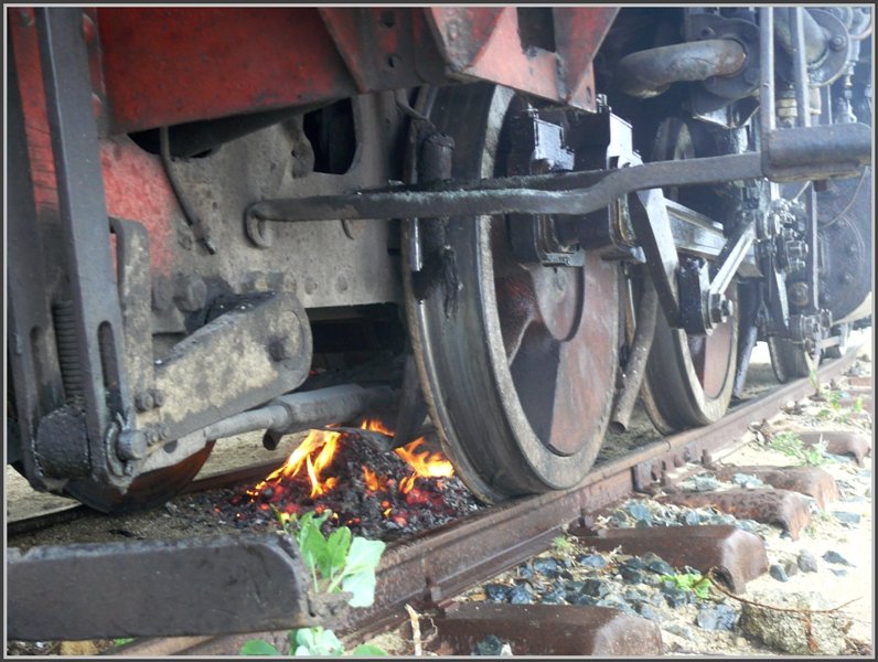 Zum Glck fhrt die Bahn auf Stahlschwellen. (31.10.2008)