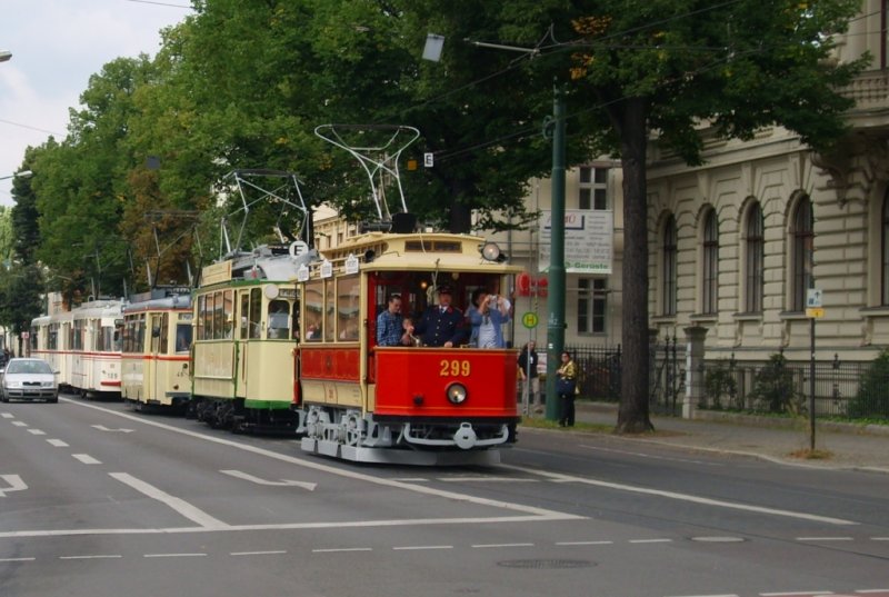 Zum Straenbahnjubilum 2007 in Potsdam gab es auch eine Fahrzeugparade, angefhrt von einem Gast aus Mariazell / stereich. Hier formieren sie sich vor dem Nauener Tor.