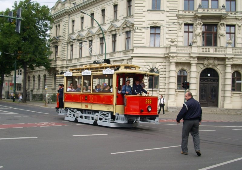 Zum Stra�enbahnjubil�um kam dieser Triebwagen aus Mariazell (�sterreich)nach Potsdam.