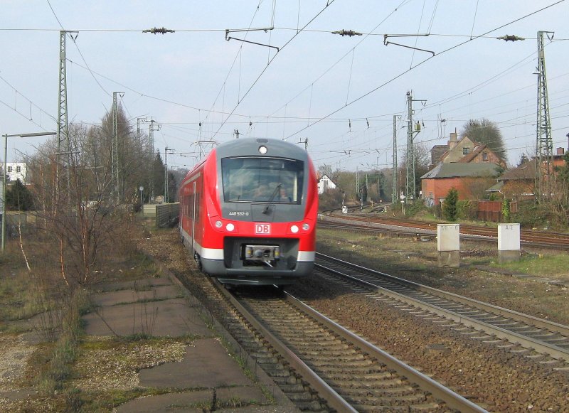 Zum zweiten mal begegnete mir am 31.03.09 440 532-0 auf der Kbs 110. Hier zusehen auf Testfahrt bei der Durchfahrt in Lneburg.