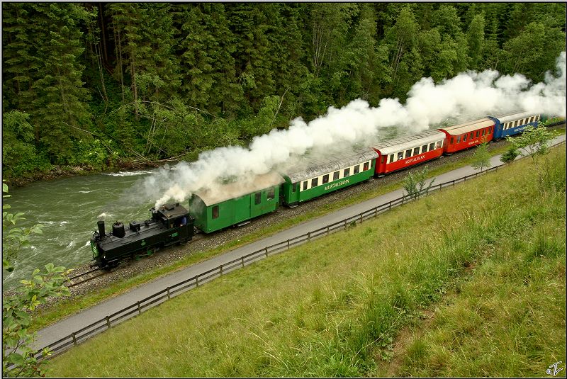 Zur Erffnung der Dampfbummelzugsaison 2009 fuhr am 23.06.2009 die STLB Dampflok BH1 von Murau nach Tamsweg.
Eind