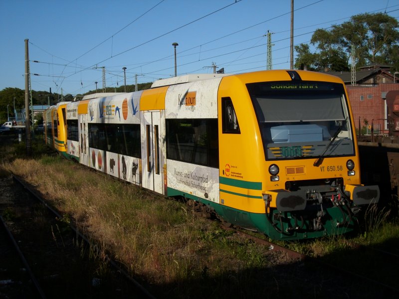 Zur Erffnung der diesjhrigen Strtebecker-Festspiele kam die ODEG mit den beiden Triebwagen VT 650.73 und den abgebildeten VT 650.58 von Berlin Lichtenberg bis nach Rgen.Am 20.Juni 2009 standen beide Triebwagen auf der Ladestrae in Bergen/Rgen und warteten bis zur Rckfahrt die erst um Mitternacht stand fand.