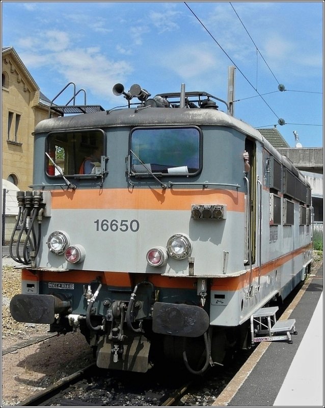 Zur Hundertjahrfeier des Bahnhofs von Metz am 22.06.08 war einiges an SNCF Material im Bahnhofsgel�nde ausgestellt. Eine der �ltesten Loks, die BB 16650, konnte dort vielleicht zum letzten Mal besichtigt werden, denn das Ende dieser Baureihe naht. (Jeanny)