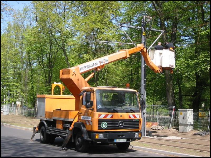 Zur Zeit befindet sich der Bau der sogenannten Nordstadtbahn in der Endphase, Erffnung soll Ende Mai 2006 sein. Am 02.05.2006 waren die Arbeiten zur Installation der Oberleitungen in vollem Gang.