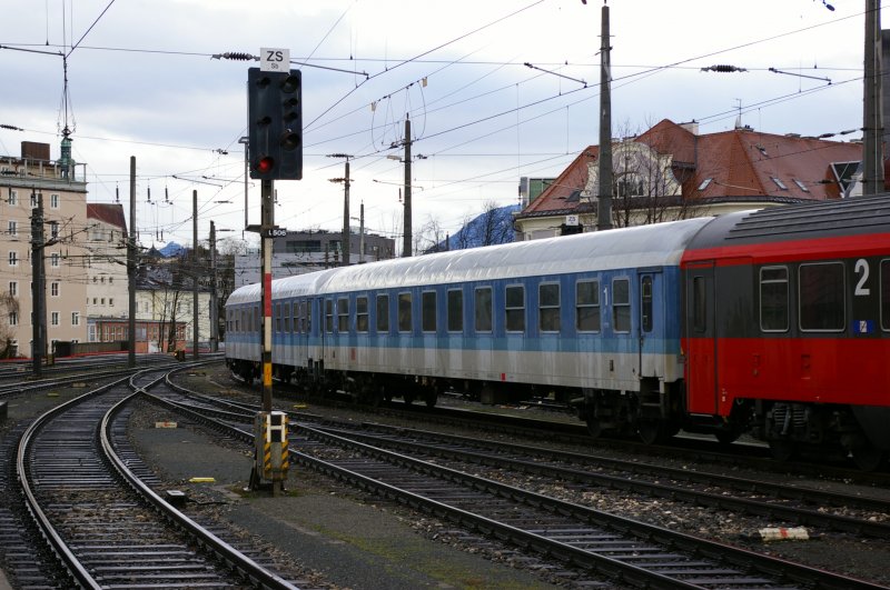 Zwei 1. Klasse Interregio-Wagen am 07.01.2008 in Salzburg Hbf