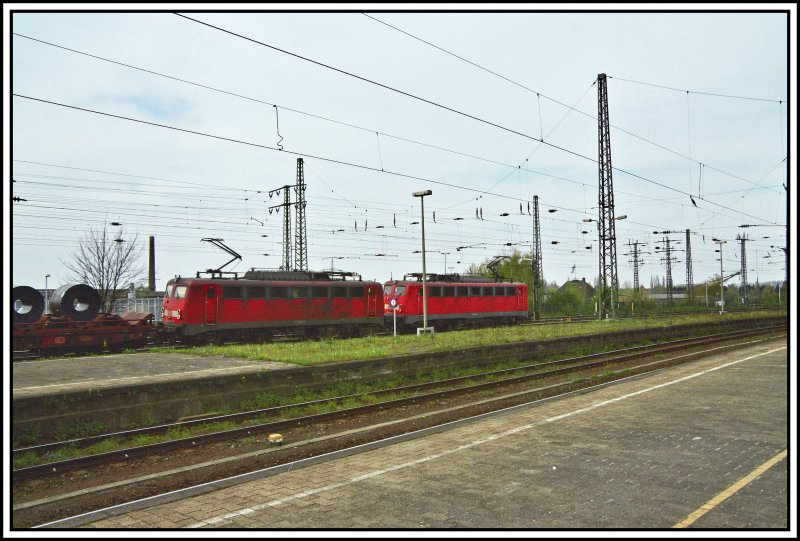 Zwei 140er bringen am 13.04.07 einen Kurzen Gterzug mit Coils Richtung Mnster (Westf).