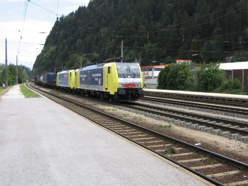 Zwei 189 von Lokomotion mit einem KLV Zug am 31.7.2007 in Brixlegg.