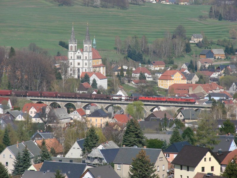 zwei 232er am 16.04.2007 auf dem Viadukt in Schirgiswalde