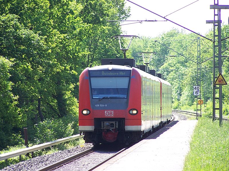 Zwei 426er(426 024/524 u. 426 023/523) fahren als RB11070(RB33) in Hckelhoven-Baal ein