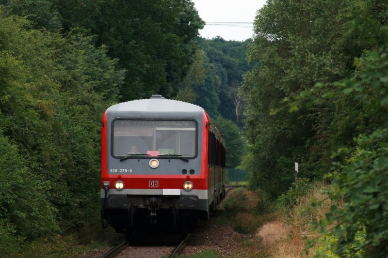 Zwei 628 fahren als Leerzug nach Bad Friedrichshall-Jagstfeld. Die Aufnahme entstand bei Bad Wimpfen Hohenstadt.