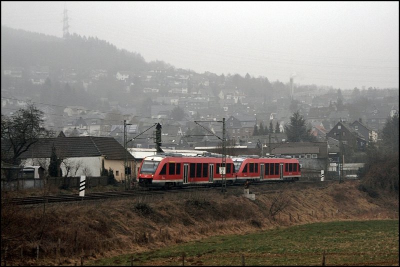 Zwei 640er werden in wenigen Augenblicken als RB95  SIEG-DILL-Bahn  den Haltepunkt Niederschelden-Nord erreichen. Niederschelden-Nord ist der letzte Bahnhof auf NRW-Gebiet. (02.01.2009)