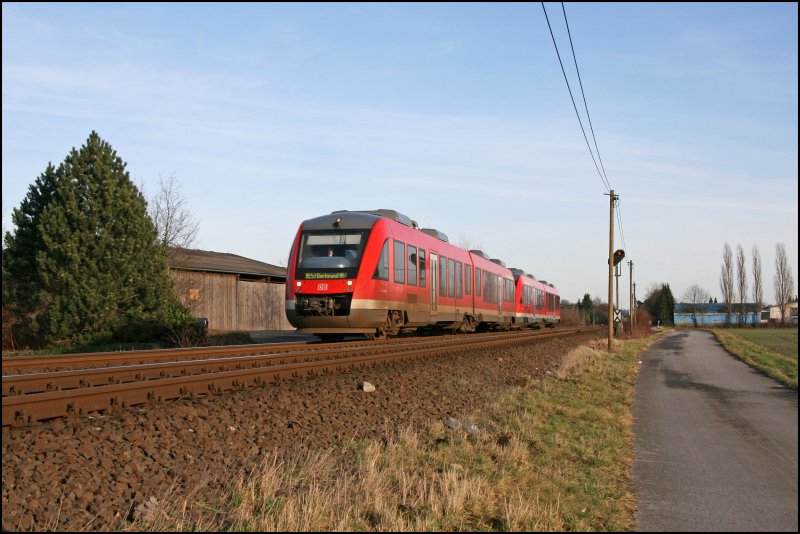 Zwei 648er fahren als RE57 (RE 29560)  Dortmund-Sauerland-Express , von Winterberg (Westf) nach Dortmund. (28.12.07)