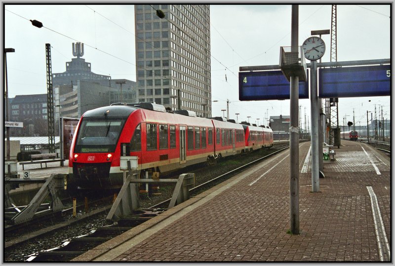 Zwei 648er sind soeben als RB53 von Schwerte(Ruhr) nach Dortmund eingefahren. Gleich geht die Fahrt zurck nach Schwerte.