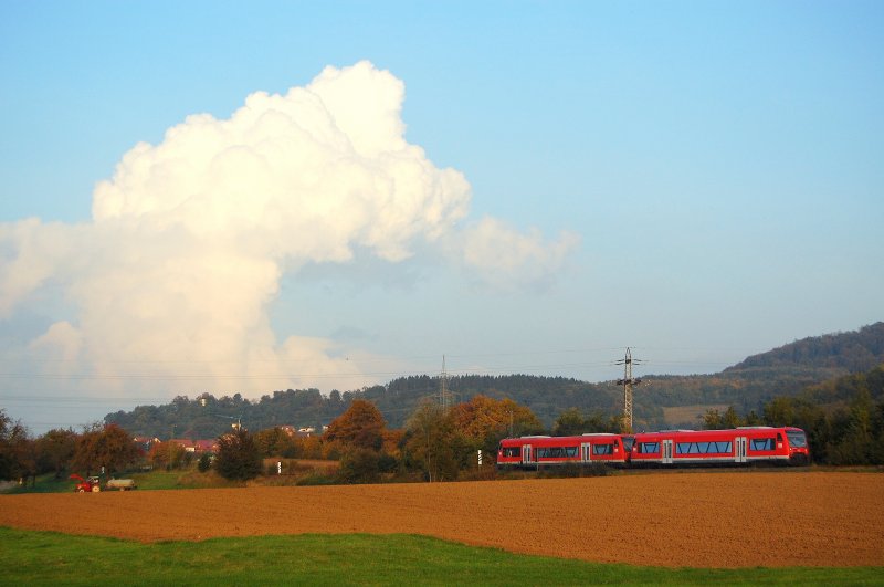 Zwei 650er fahren am 04.10.07 als RegionelExpress von Crailsheim nach Ulm HBF, hier bei Aalen-Hofen aufgenommen.
