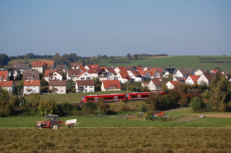 Zwei 650er fahren am 06.10.07 als RegionalExpress von Ulm HBF nach Ellwangen in den HP Hofen(b Aalen) ein.
