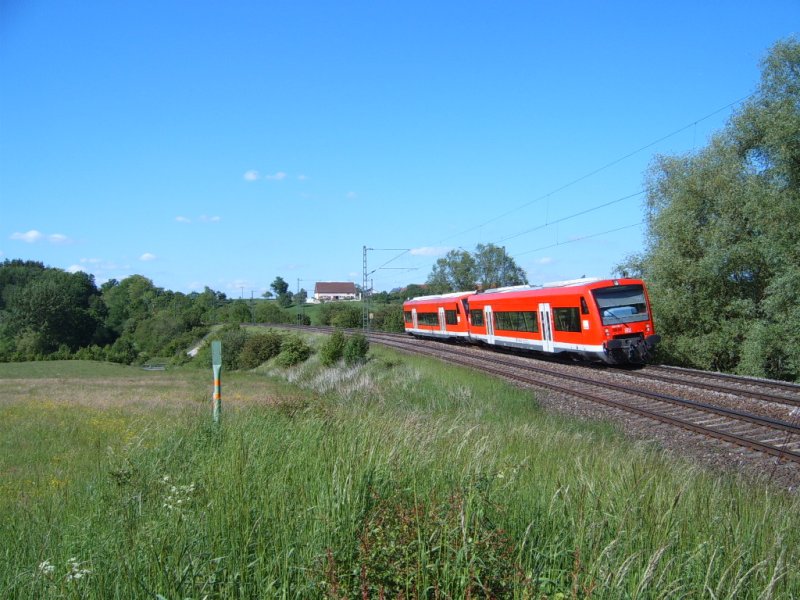 Zwei 650er-Regioshuttles vor dem Regionalbahnhof Golsdhfe, fotografiert am 18.05.07. Das Fahrtziel ist Ellwangen.