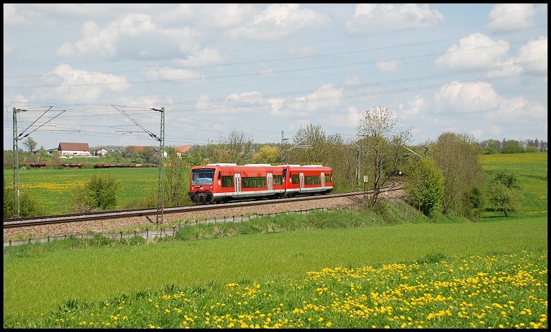 Zwei 650er sidn unterwegs nach Ulm Hbf. Links im Bild sieht man noch einen Ganzzug in Richtung Nrnberg. Aufgenommen am 03.Mai 2008 bei Aalen-Hofen.