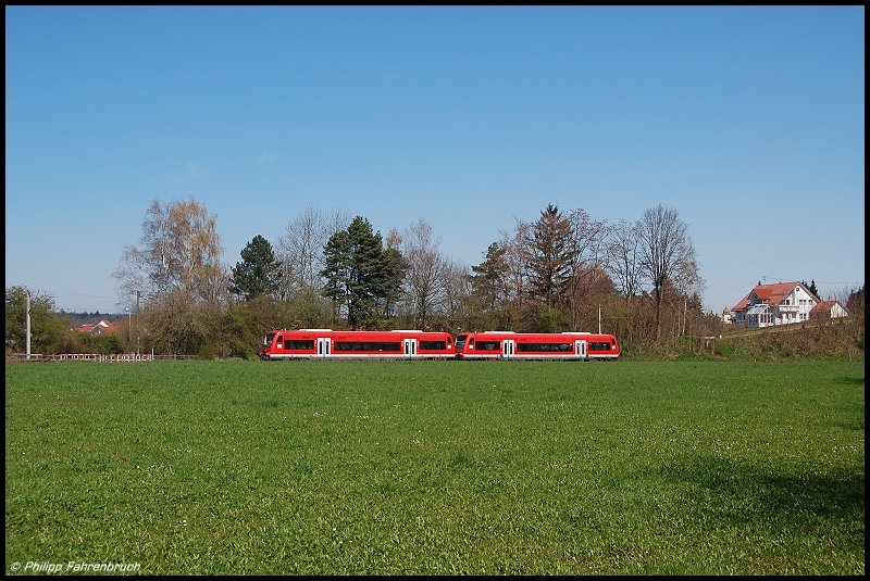 Zwei 650er sind am 20.04.08 als RE 22527 von Ellwangen nach Ulm Hbf unterwegs, aufgenommen bei Rainau-Buch am Km 1,6 der Oberen Jagsttalbahn (KBS 786) kurz vor dem Goldshfer Regionalbahnhof.