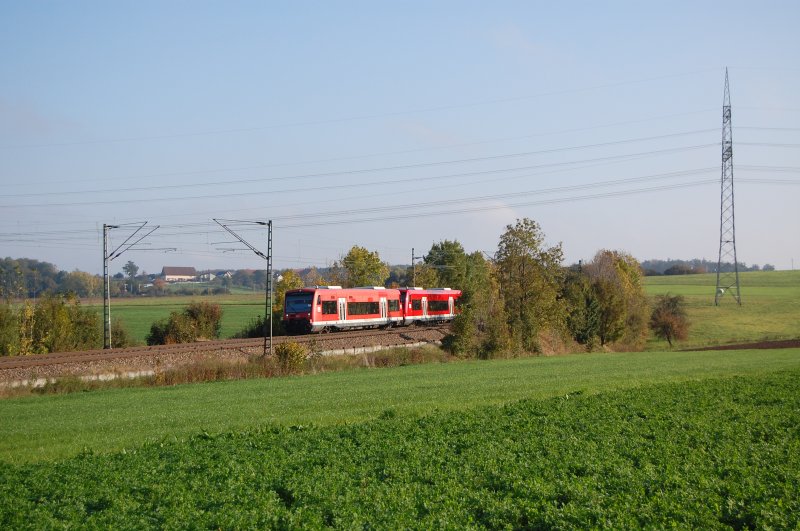 Zwei 650er sind am Morgen des 06.10.07 als RegionalExpress auf dem Weg von Ellwangen nach Ulm HBF, hier bei Aalen-Hofen aufgenommen.