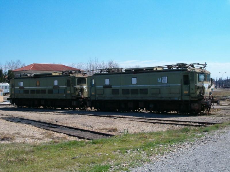 Zwei BB 8100 in der ursprnglichen Farbgebung am 31.03.2005 in Miramas bei Marseille.