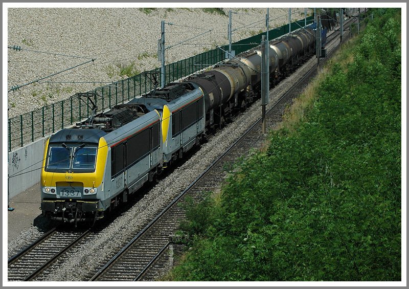Zwei belgischen Lokomotiven der Serie 13 fahren am 26.7.2006 aus dem Verschubbahnhof in Bettemburg Richtung Frankreich.