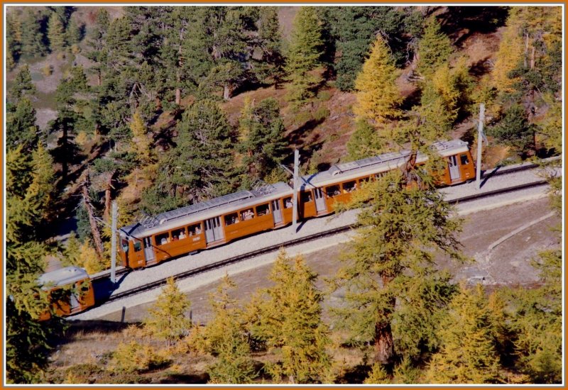 Zwei Bhe 4/8 auf dem Doppelspurabschnitt oberhalb der Station Riffelalp. (Archiv 10/91)
