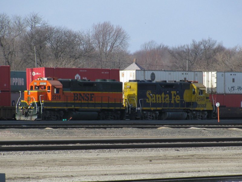 Zwei BNSF Loks am 2.3.2008 in Kansas City.