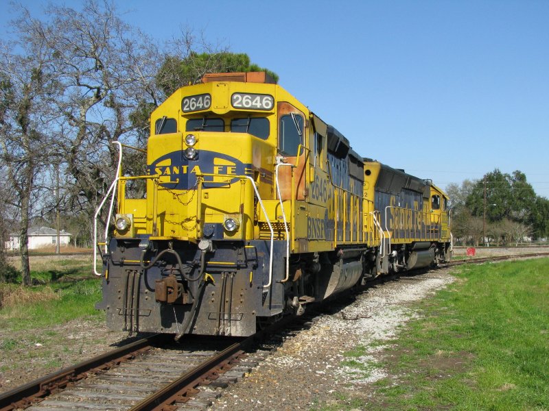 Zwei BNSF Loks mit Santa Fe Lackierung sind am 19.1.2008 in Sealy (bei Houston, Texas) abgestellt.
