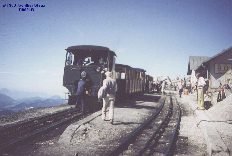 Zwei Dampflok-Zge im Sommer 1983 in der Gipfelstation Schafbergspitze, ca. 1700 Meter hoch.