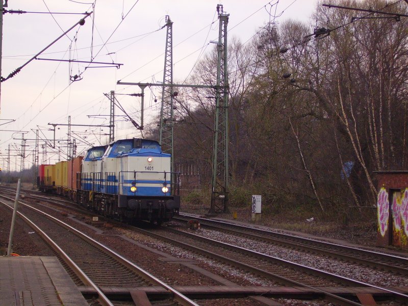 Zwei D&D-Loks fahren durch Hamburg-Harburg. 28.03.08
