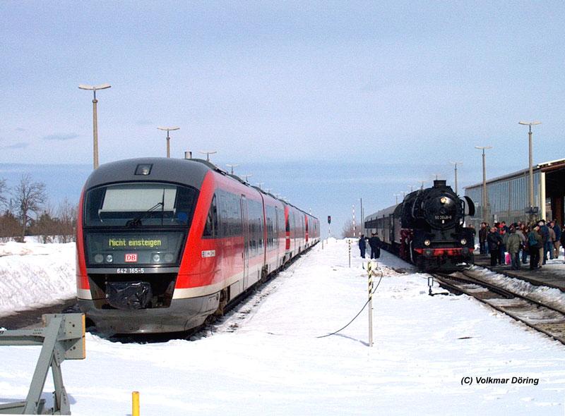 Zwei Desiro-Doppelgarnituren und 50 3648 mit Sonderzug in Altenberg/Erzgebirge, 13.03.2004
