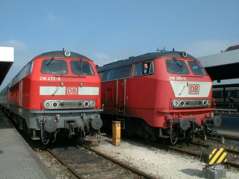 Zwei Dieselloks der BR 218 am 06.03.01 im Hbf.Lindau