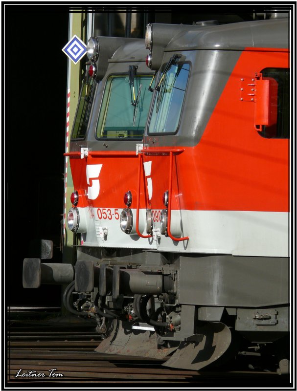 Zwei E- Loks 1044 053 + 090 stehen bei der Drehscheibe in Knittelfeld.
11.09.2007